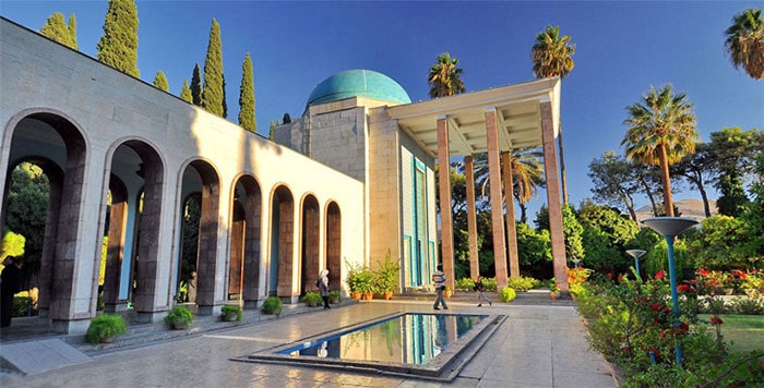 آرامگاه-حافظ-و-سعدی-در-شیراز