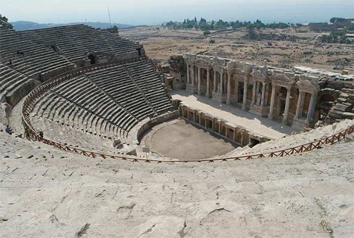 تئاتر-در-یونان-باستان